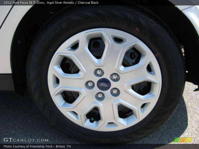 Ingot Silver Metallic / Charcoal Black 2012 Ford Focus SE 5-Door