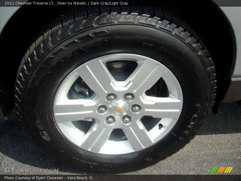 Silver Ice Metallic / Dark Gray/Light Gray 2011 Chevrolet Traverse LT