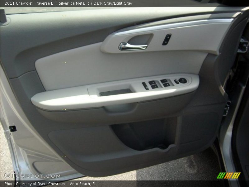 Silver Ice Metallic / Dark Gray/Light Gray 2011 Chevrolet Traverse LT