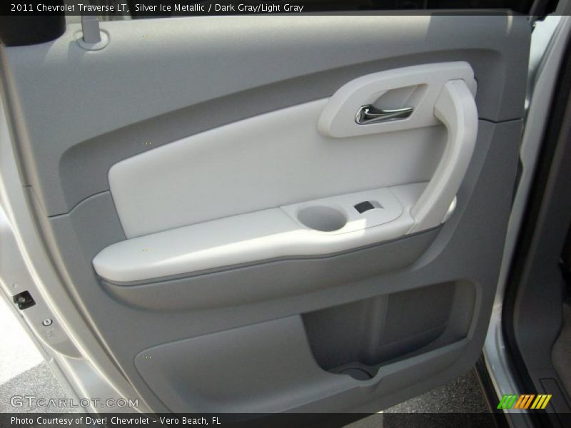 Silver Ice Metallic / Dark Gray/Light Gray 2011 Chevrolet Traverse LT