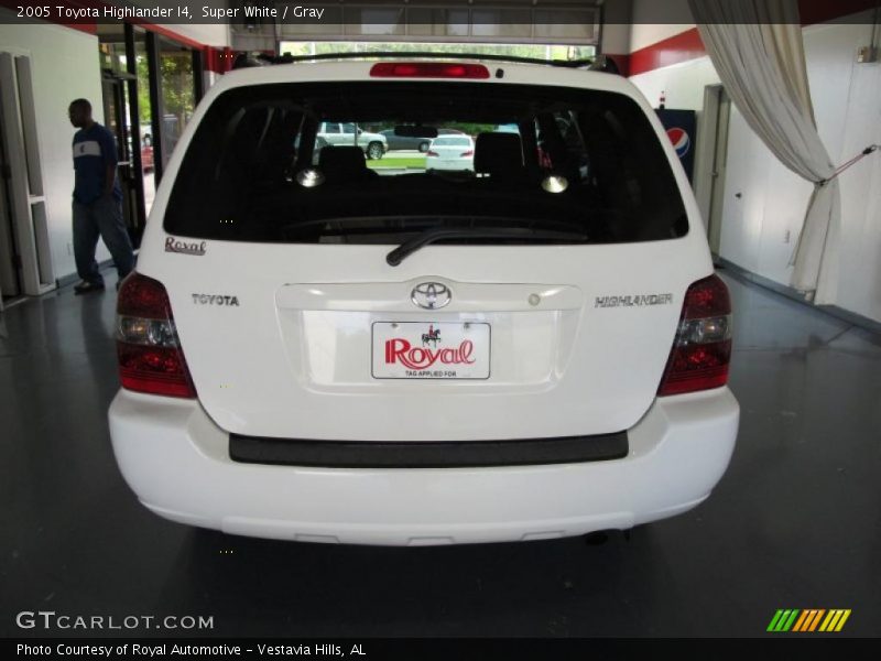 Super White / Gray 2005 Toyota Highlander I4