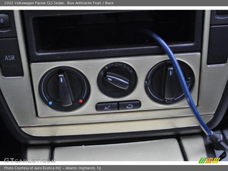 Blue Anthracite Pearl / Black 2002 Volkswagen Passat GLS Sedan