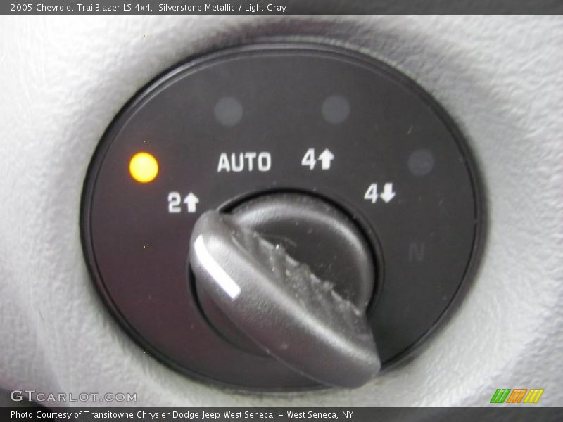 Silverstone Metallic / Light Gray 2005 Chevrolet TrailBlazer LS 4x4