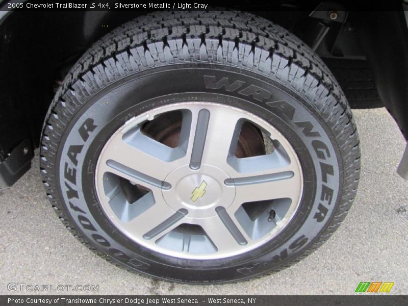 Silverstone Metallic / Light Gray 2005 Chevrolet TrailBlazer LS 4x4