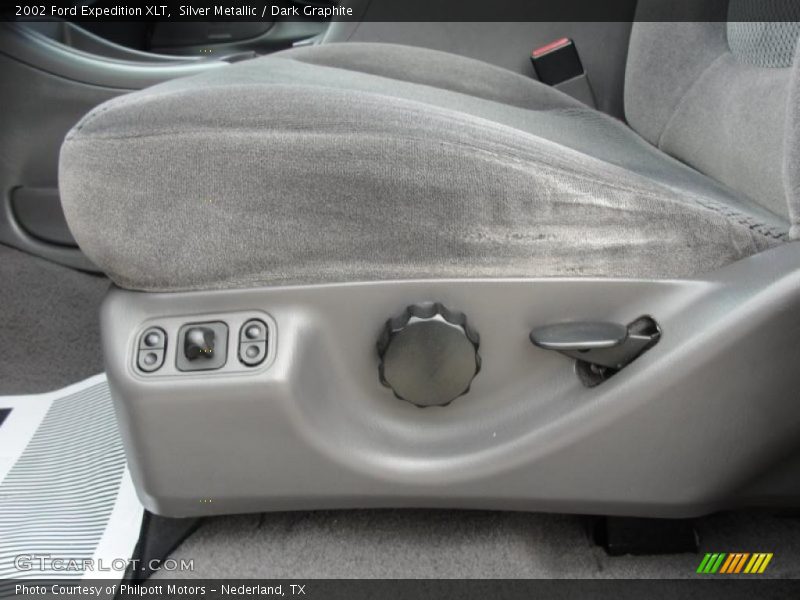 Silver Metallic / Dark Graphite 2002 Ford Expedition XLT