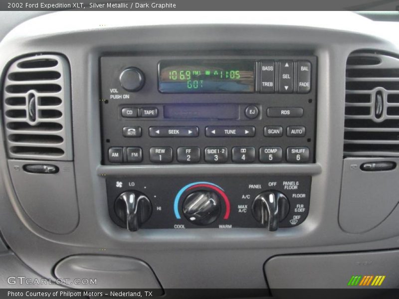 Silver Metallic / Dark Graphite 2002 Ford Expedition XLT