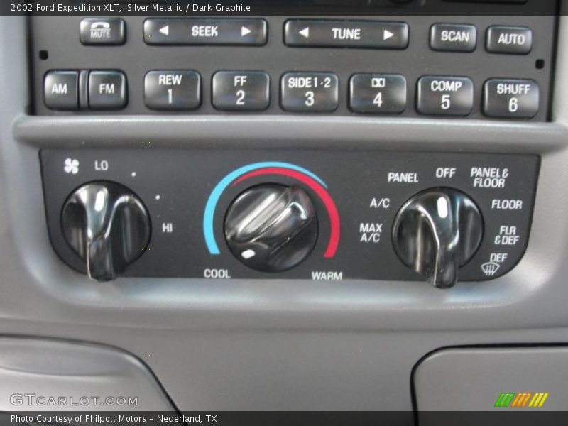 Silver Metallic / Dark Graphite 2002 Ford Expedition XLT