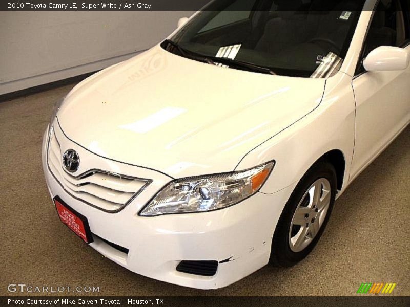 Super White / Ash Gray 2010 Toyota Camry LE
