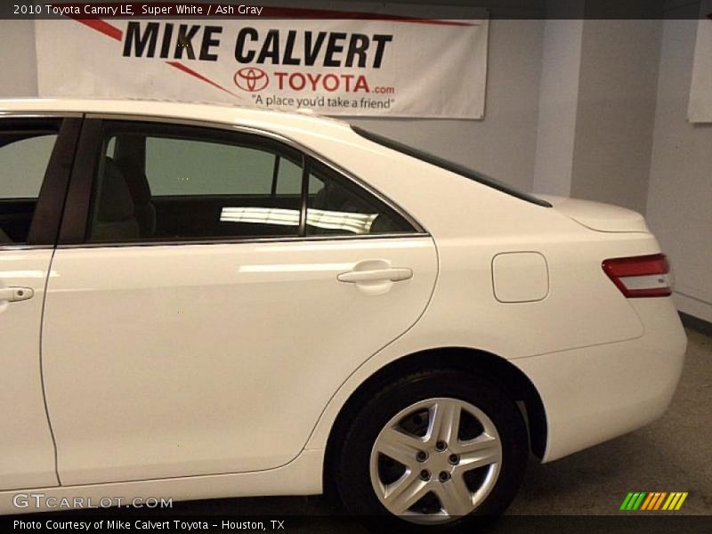 Super White / Ash Gray 2010 Toyota Camry LE