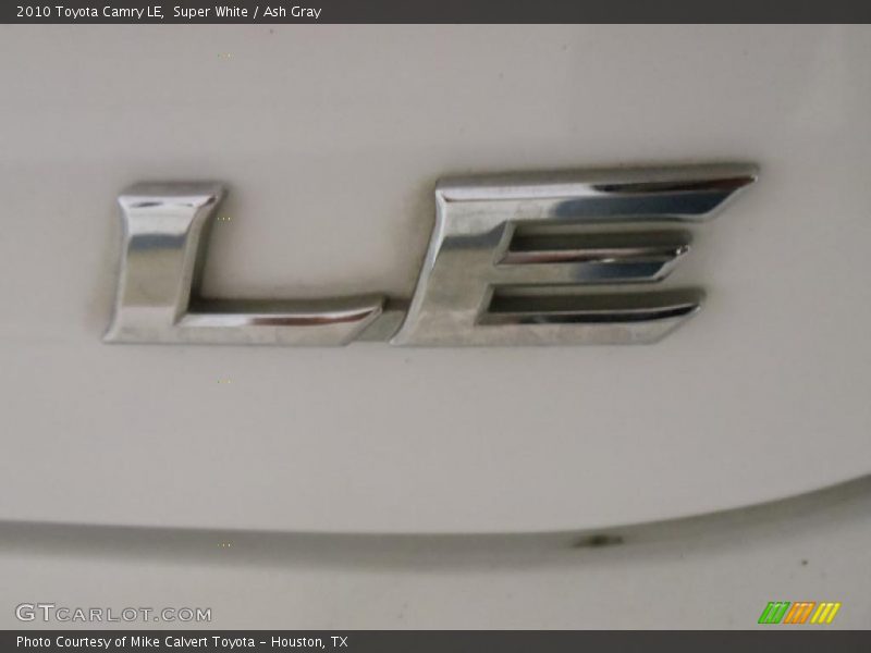 Super White / Ash Gray 2010 Toyota Camry LE