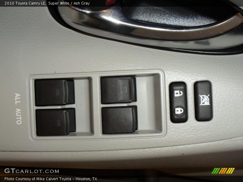 Super White / Ash Gray 2010 Toyota Camry LE
