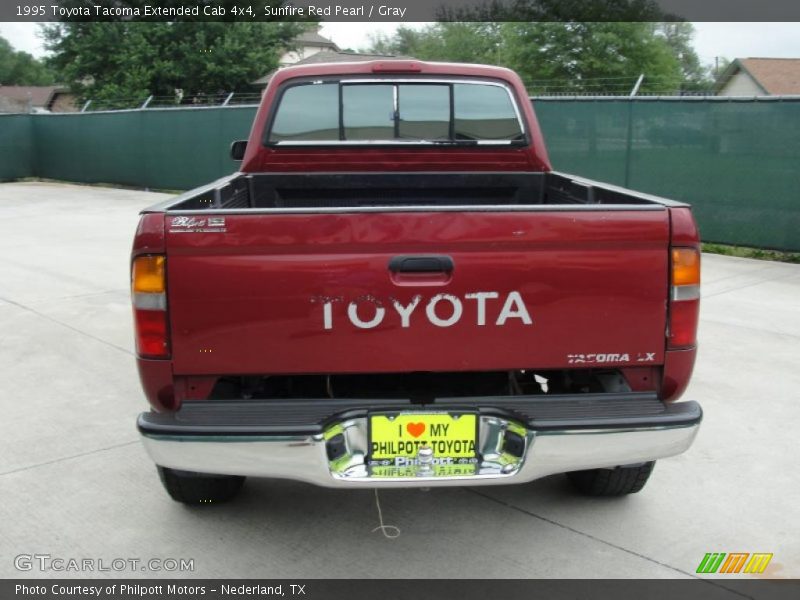 Sunfire Red Pearl / Gray 1995 Toyota Tacoma Extended Cab 4x4