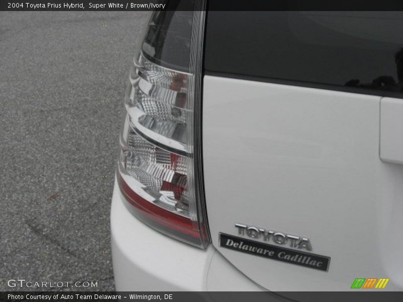 Super White / Brown/Ivory 2004 Toyota Prius Hybrid