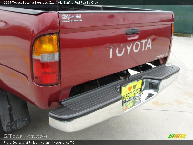 Sunfire Red Pearl / Gray 1995 Toyota Tacoma Extended Cab 4x4