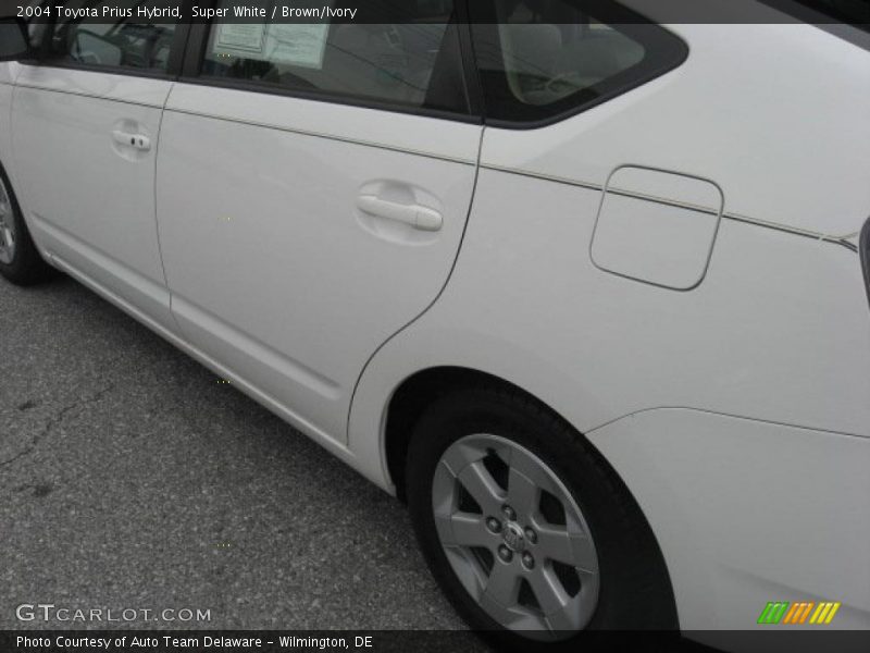 Super White / Brown/Ivory 2004 Toyota Prius Hybrid