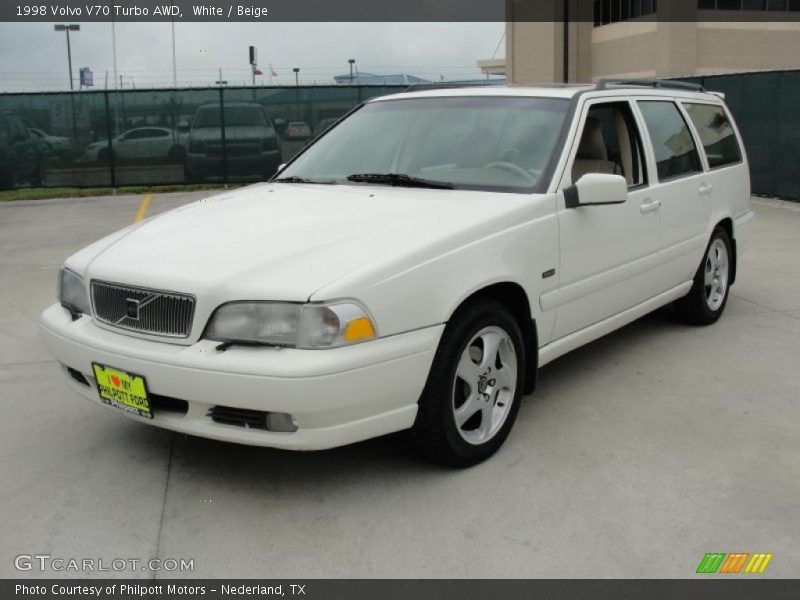 Front 3/4 View of 1998 V70 Turbo AWD