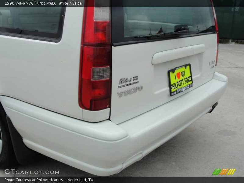 White / Beige 1998 Volvo V70 Turbo AWD