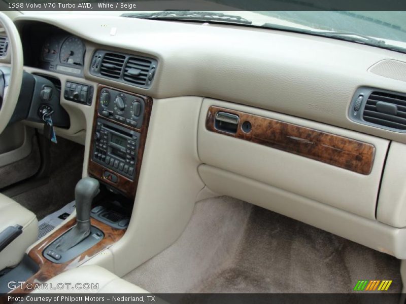 White / Beige 1998 Volvo V70 Turbo AWD