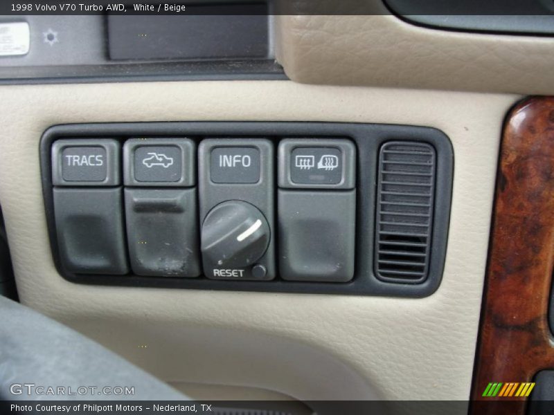 Controls of 1998 V70 Turbo AWD