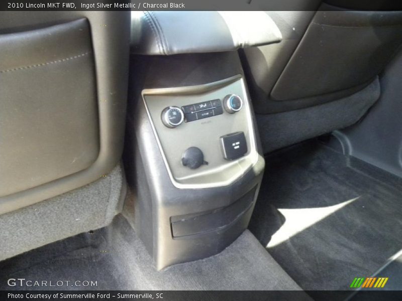 Ingot Silver Metallic / Charcoal Black 2010 Lincoln MKT FWD