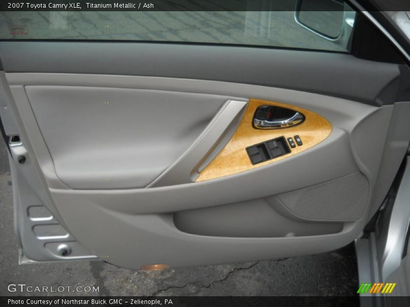 Titanium Metallic / Ash 2007 Toyota Camry XLE