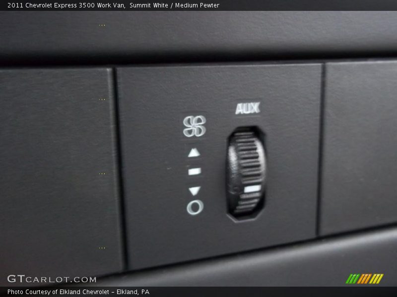 Summit White / Medium Pewter 2011 Chevrolet Express 3500 Work Van
