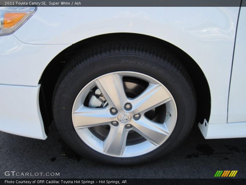 Super White / Ash 2011 Toyota Camry SE