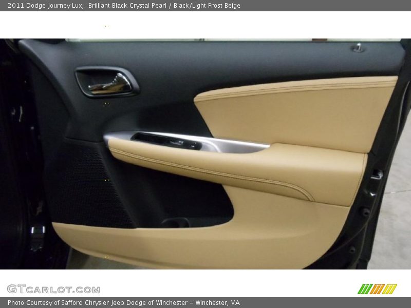 Brilliant Black Crystal Pearl / Black/Light Frost Beige 2011 Dodge Journey Lux
