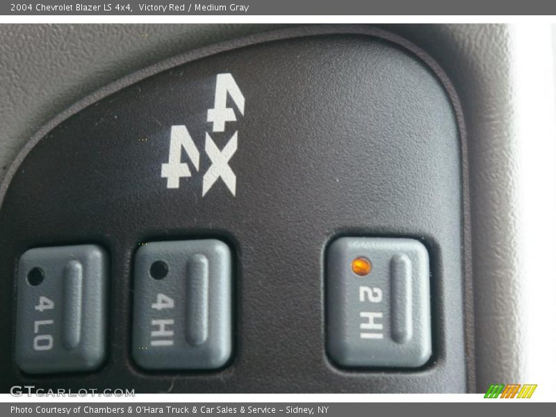 Victory Red / Medium Gray 2004 Chevrolet Blazer LS 4x4