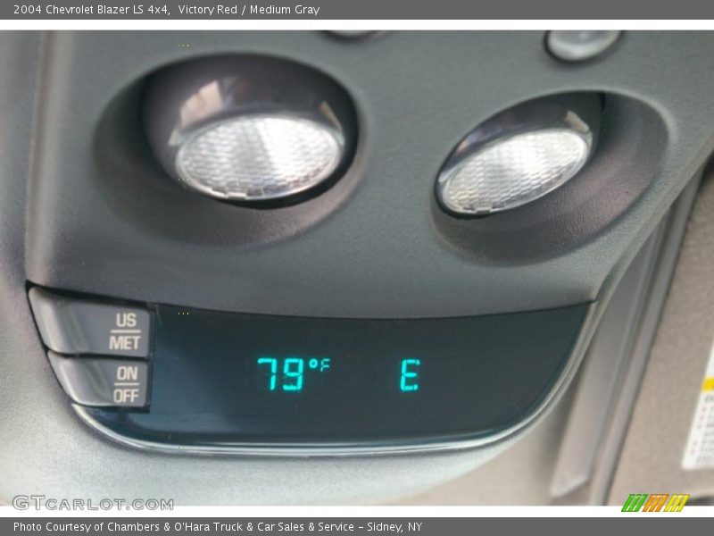 Victory Red / Medium Gray 2004 Chevrolet Blazer LS 4x4