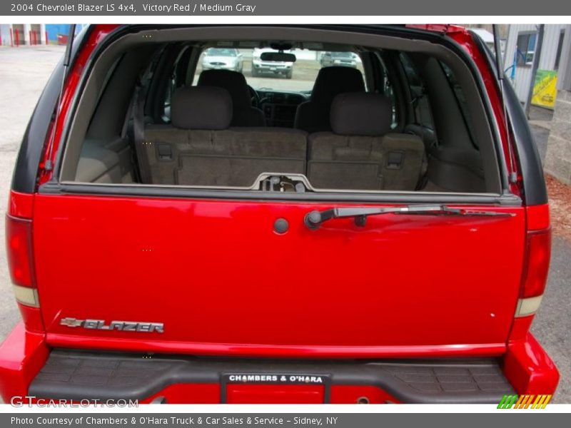 Victory Red / Medium Gray 2004 Chevrolet Blazer LS 4x4