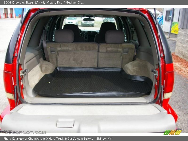 Victory Red / Medium Gray 2004 Chevrolet Blazer LS 4x4