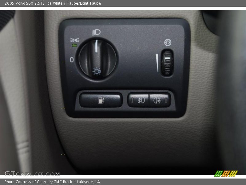 Controls of 2005 S60 2.5T