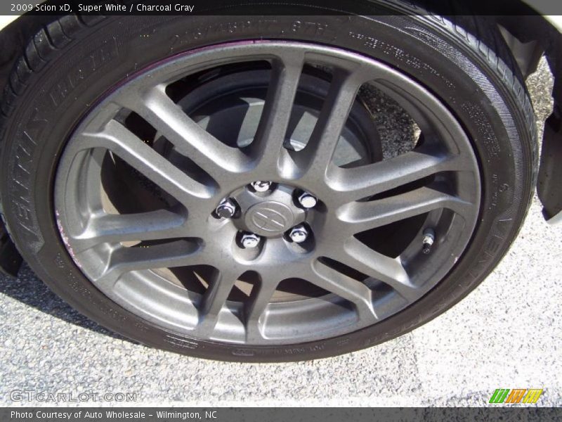 Super White / Charcoal Gray 2009 Scion xD