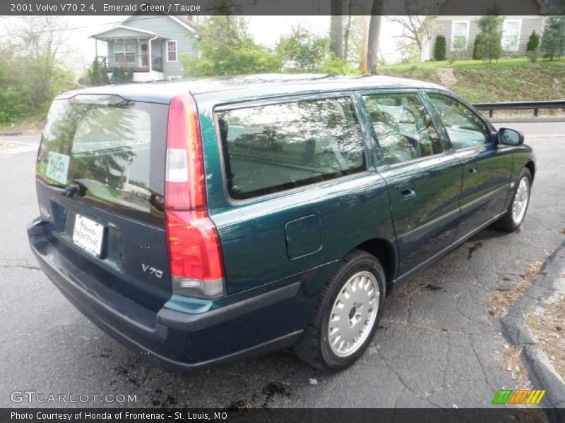 Emerald Green / Taupe 2001 Volvo V70 2.4