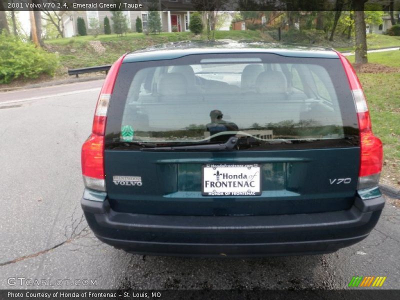 Emerald Green / Taupe 2001 Volvo V70 2.4