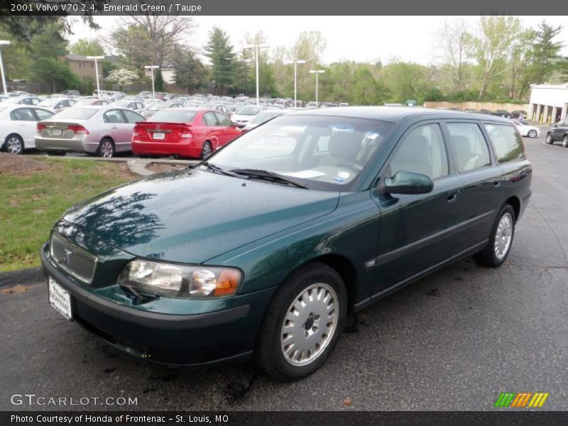 Front 3/4 View of 2001 V70 2.4