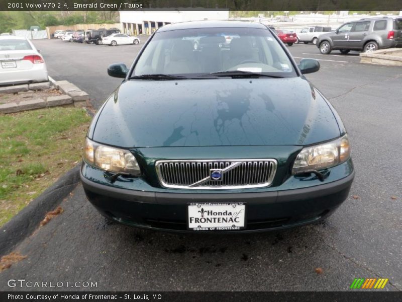 Emerald Green / Taupe 2001 Volvo V70 2.4