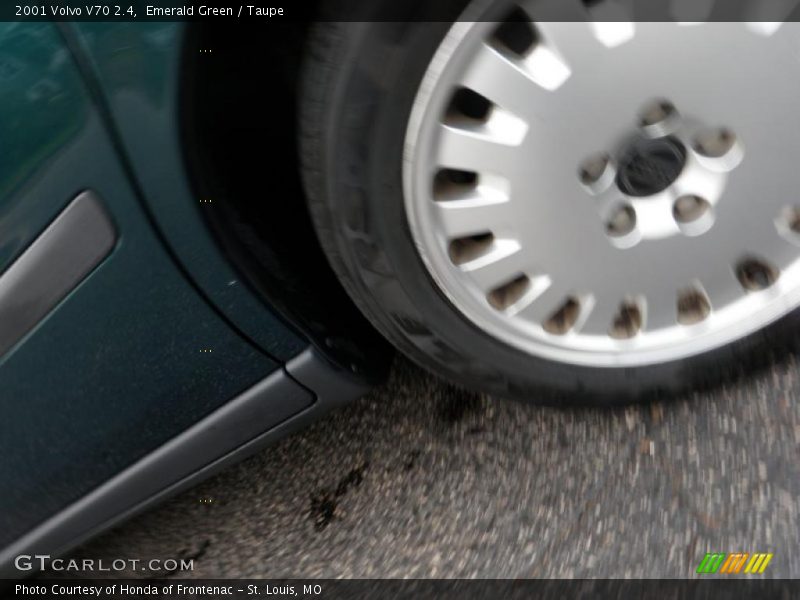 Emerald Green / Taupe 2001 Volvo V70 2.4