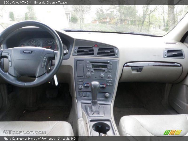 Emerald Green / Taupe 2001 Volvo V70 2.4