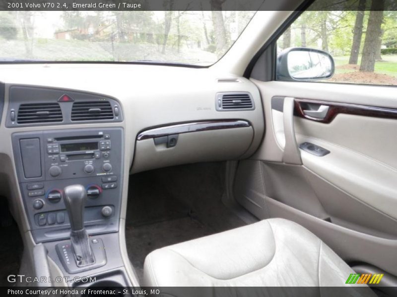 Emerald Green / Taupe 2001 Volvo V70 2.4