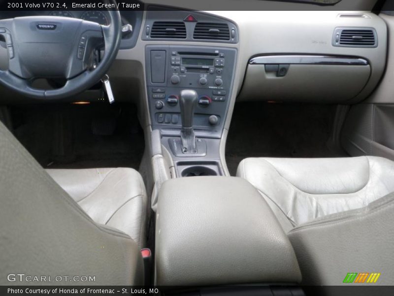 Emerald Green / Taupe 2001 Volvo V70 2.4