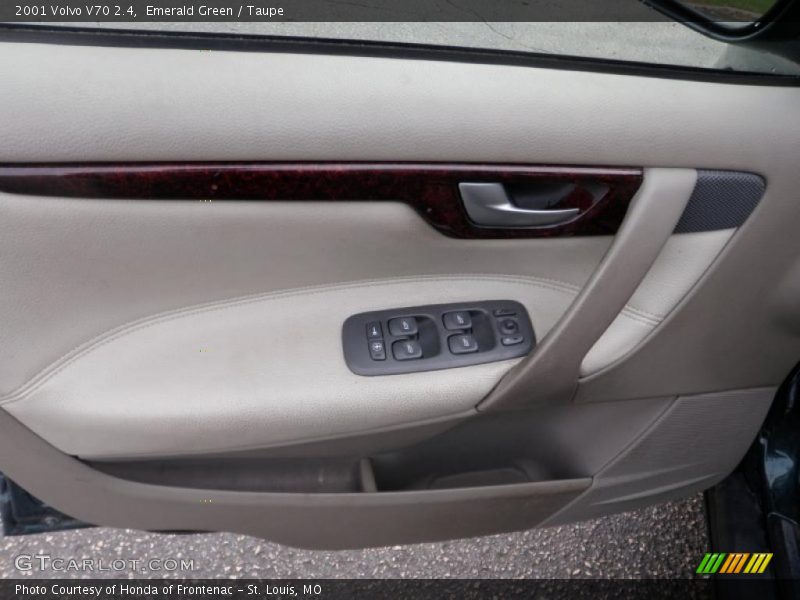 Emerald Green / Taupe 2001 Volvo V70 2.4