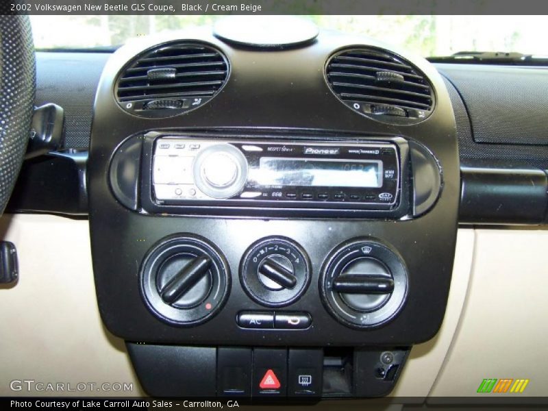 Black / Cream Beige 2002 Volkswagen New Beetle GLS Coupe