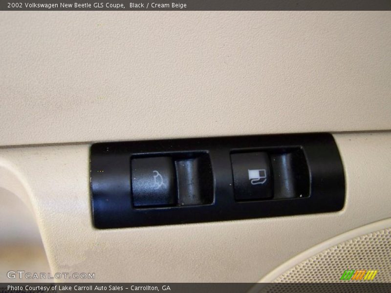 Black / Cream Beige 2002 Volkswagen New Beetle GLS Coupe