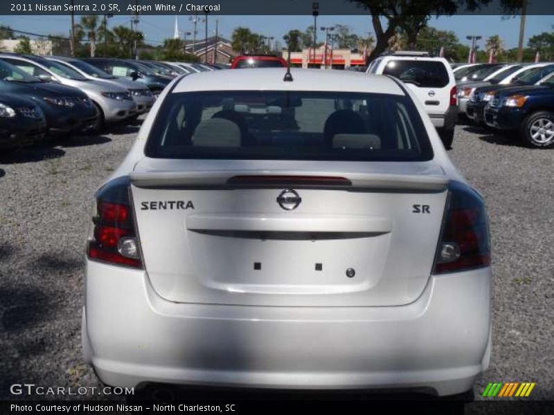Aspen White / Charcoal 2011 Nissan Sentra 2.0 SR