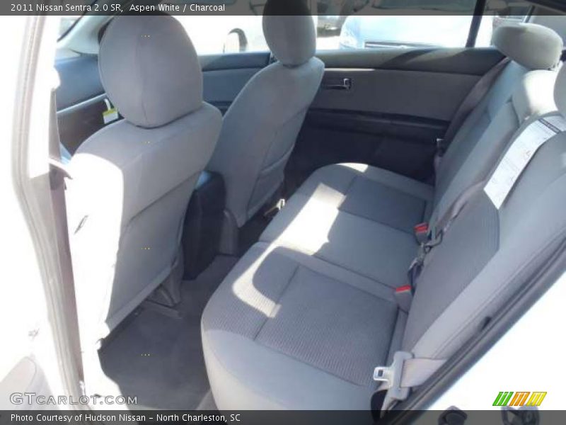 Aspen White / Charcoal 2011 Nissan Sentra 2.0 SR