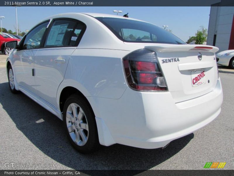 Aspen White / Charcoal 2011 Nissan Sentra 2.0 SR