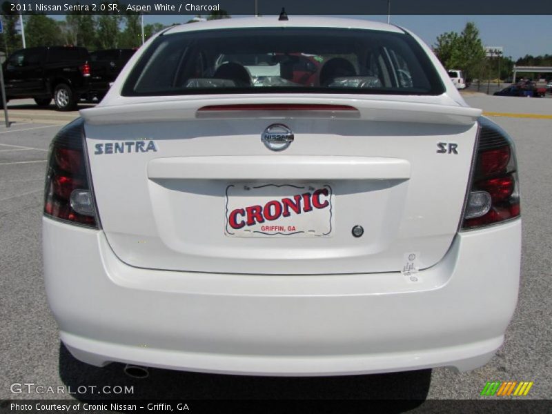 Aspen White / Charcoal 2011 Nissan Sentra 2.0 SR