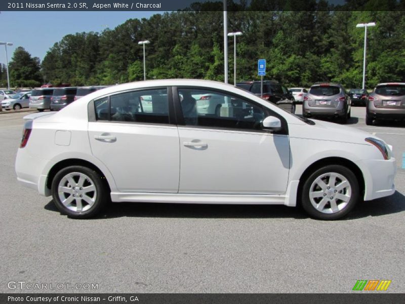 Aspen White / Charcoal 2011 Nissan Sentra 2.0 SR